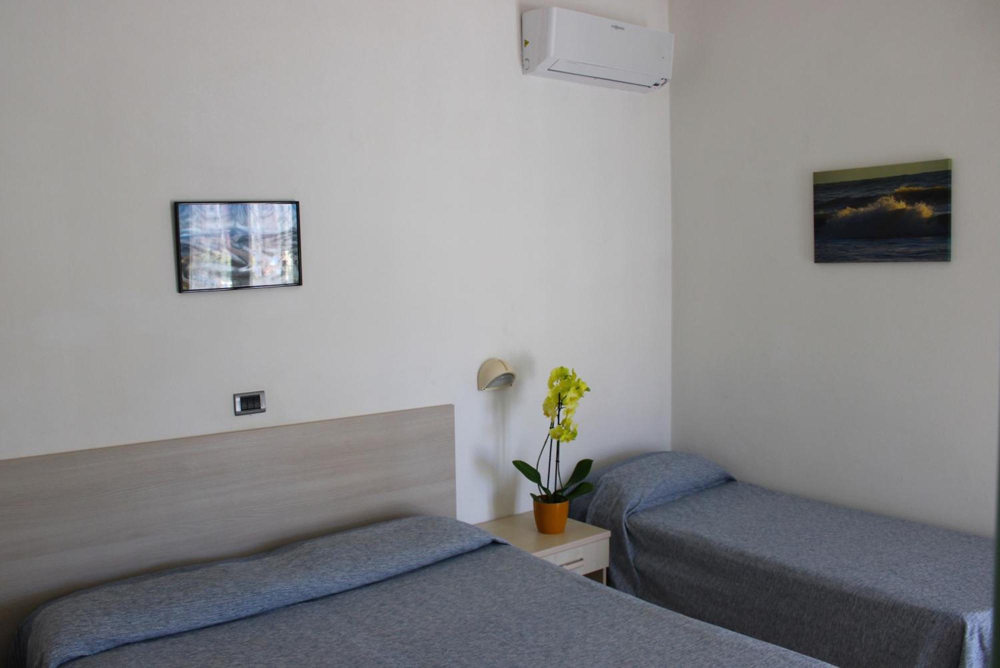 Hotel Puccinelli Λίντο ντι Καμαϊόρε Δωμάτιο φωτογραφία