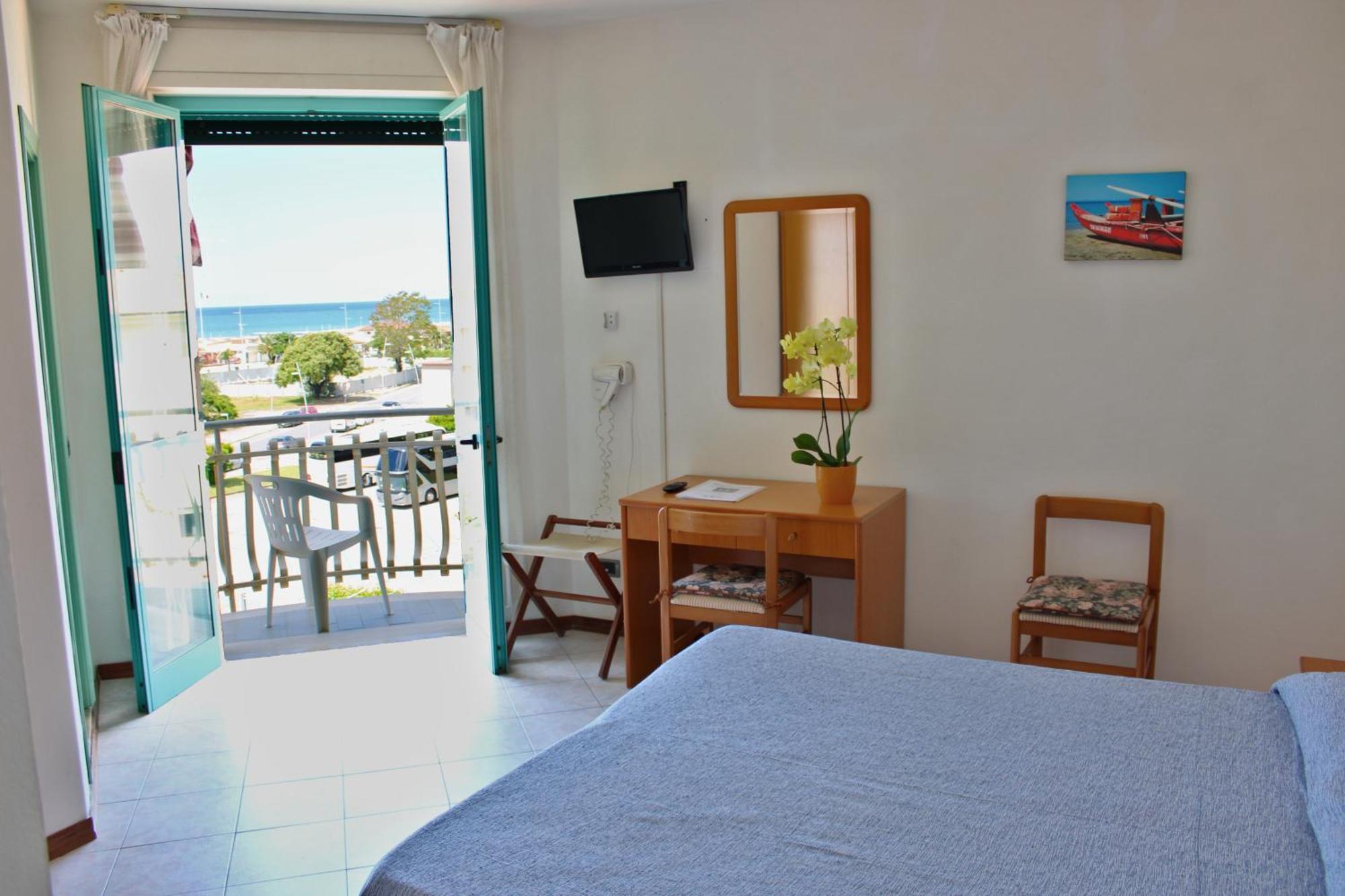 Hotel Puccinelli Λίντο ντι Καμαϊόρε Εξωτερικό φωτογραφία